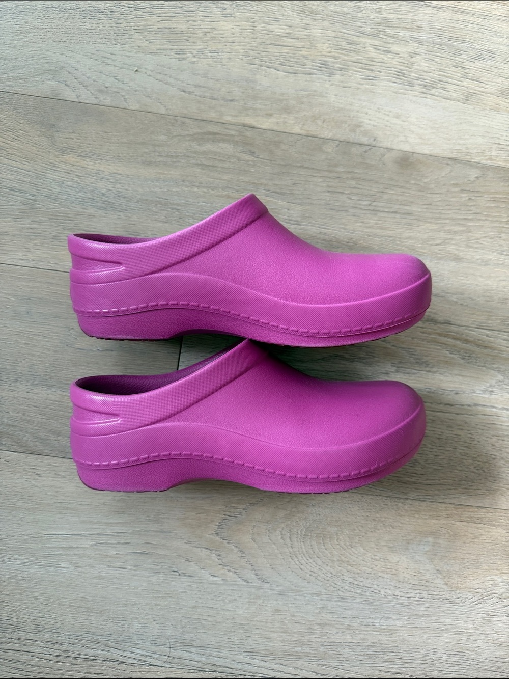 Dansko Hot Pink Clogs with Leopard-Print Insole (Size 37 = 6.5-7) - Picture 3 of 6